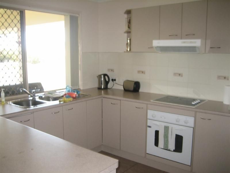 8 Daydream Street, Redland Bay QLD 4165