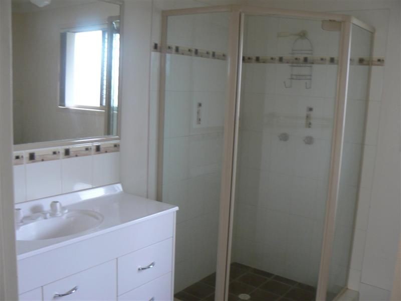 8 Daydream Street, Redland Bay QLD 4165