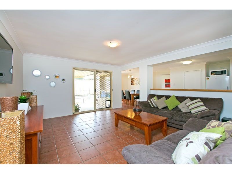 6 Sweetlip Court, Birkdale QLD 4159