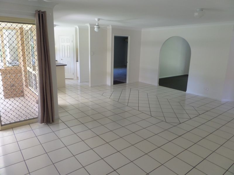 3 Carolyn Place, Redland Bay QLD 4165
