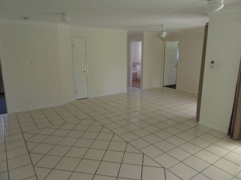 3 Carolyn Place, Redland Bay QLD 4165