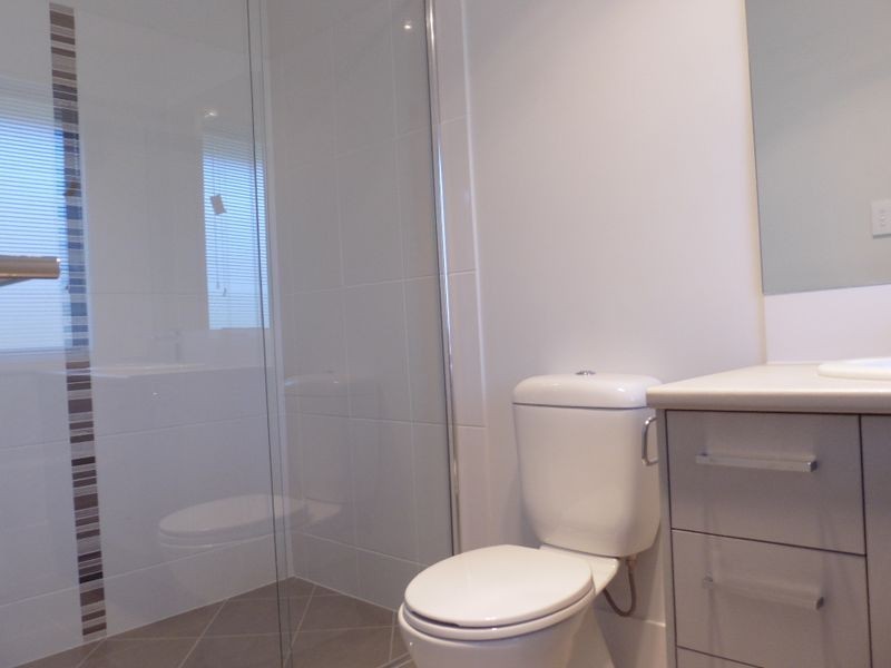 27 Burbank Road, Birkdale QLD 4159