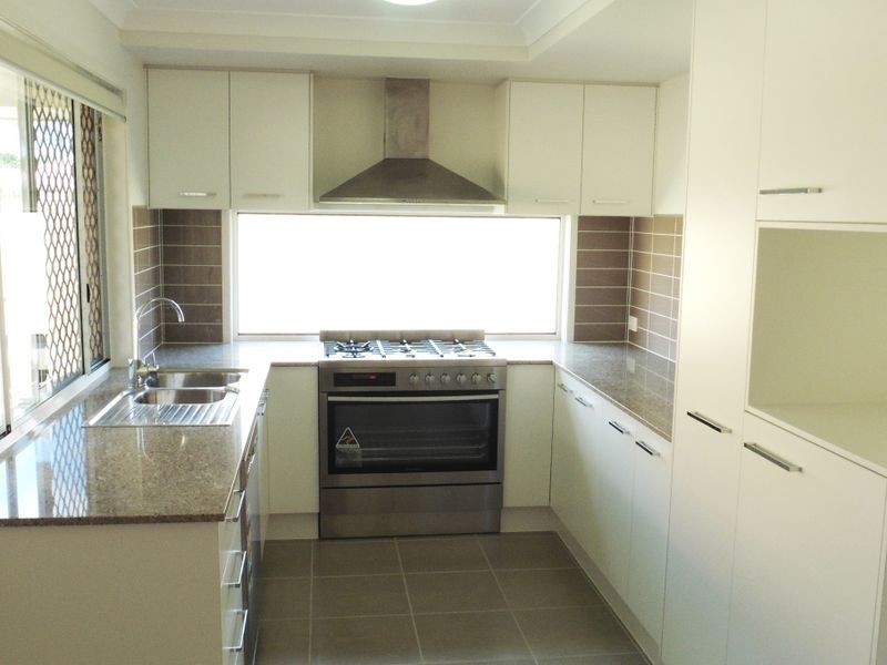 27 Burbank Road, Birkdale QLD 4159