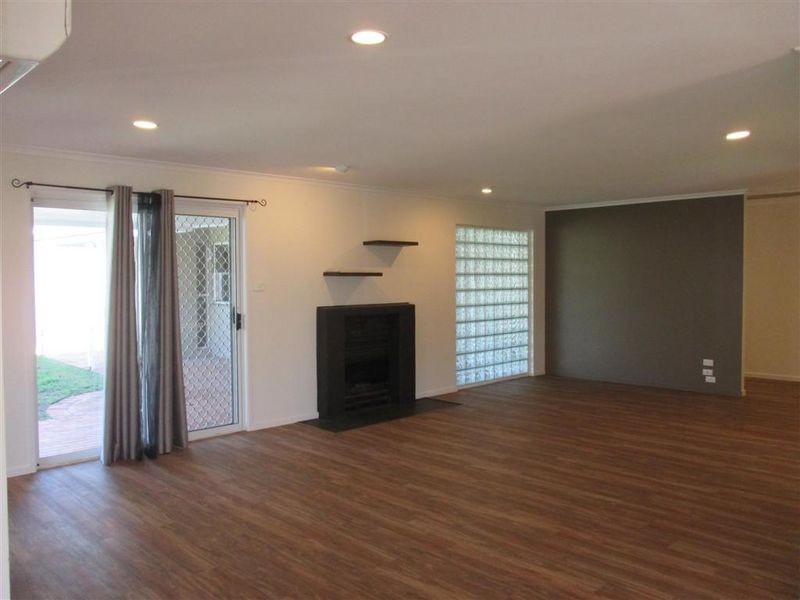 11 Jay Crescent, Redland Bay QLD 4165