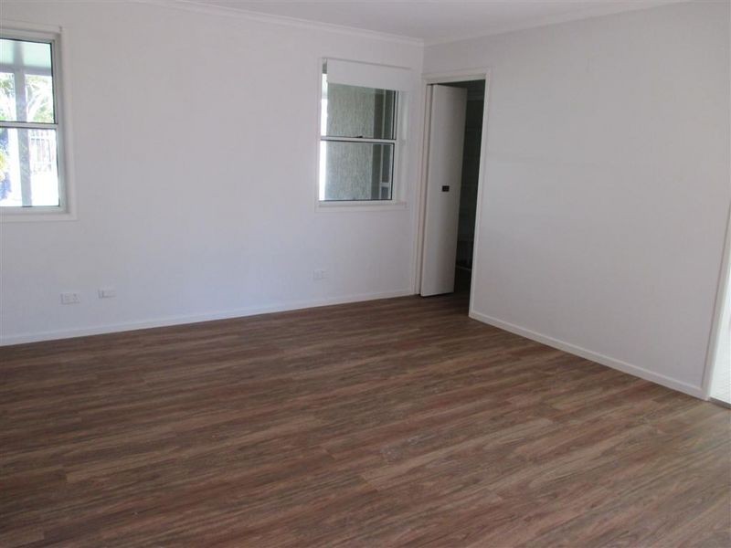 11 Jay Crescent, Redland Bay QLD 4165