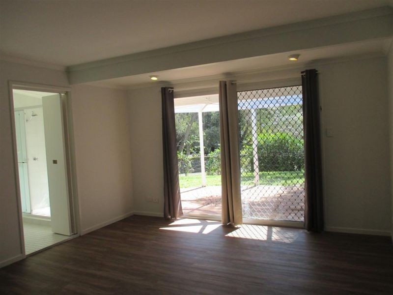 11 Jay Crescent, Redland Bay QLD 4165