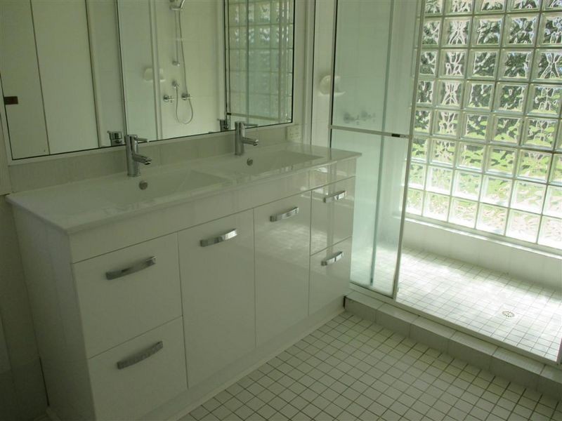 11 Jay Crescent, Redland Bay QLD 4165