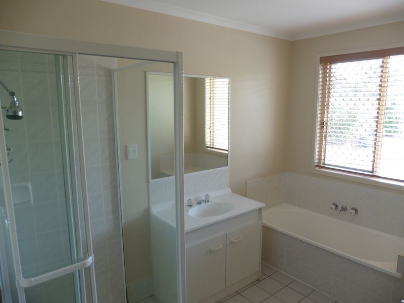6 Robert Court, Redland Bay QLD 4165