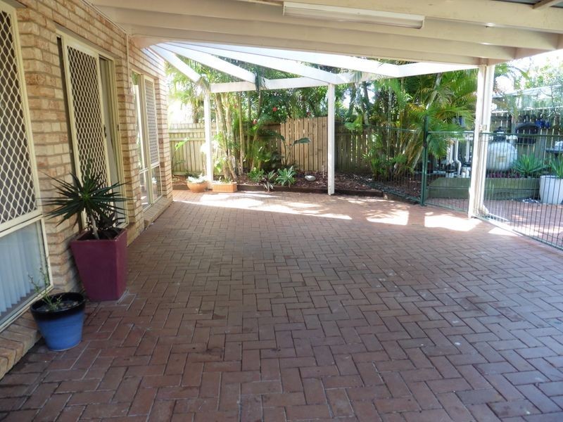 6 Robert Court, Redland Bay QLD 4165