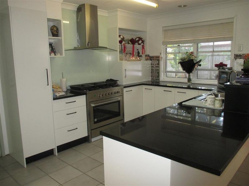 8 Chinnock Court, Alexandra Hills QLD 4161