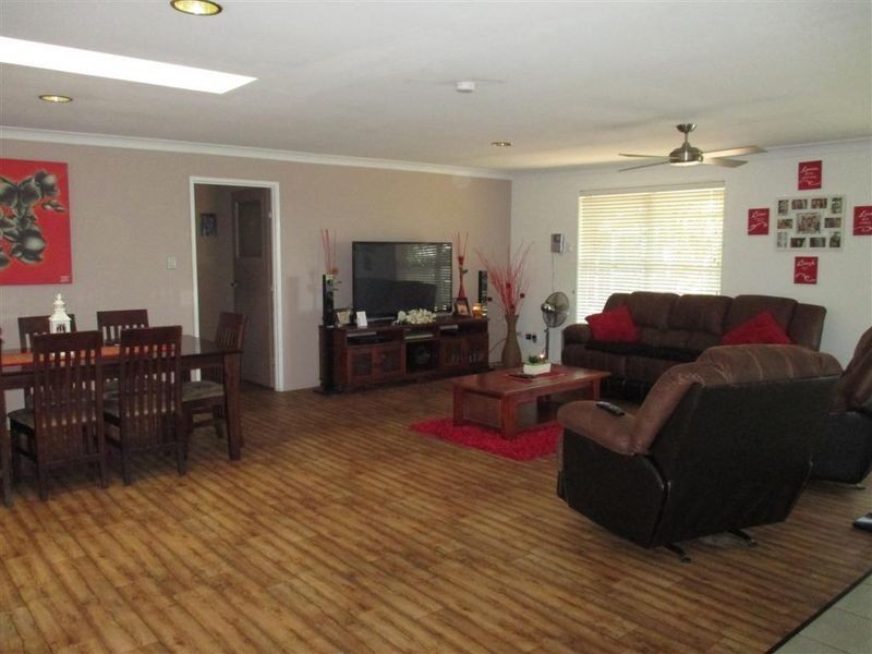 8 Chinnock Court, Alexandra Hills QLD 4161