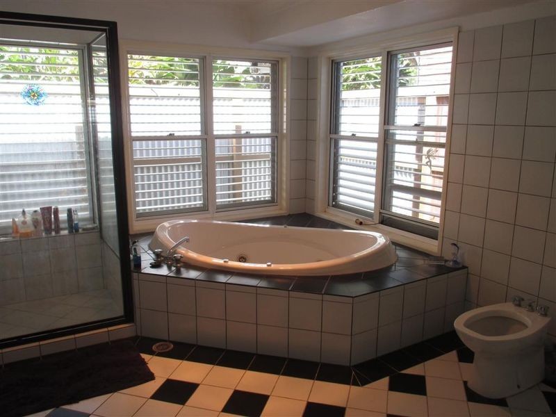 8 Chinnock Court, Alexandra Hills QLD 4161