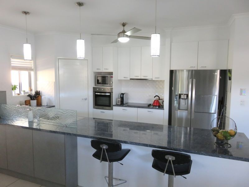 6 Irwin Place, Redland Bay QLD 4165