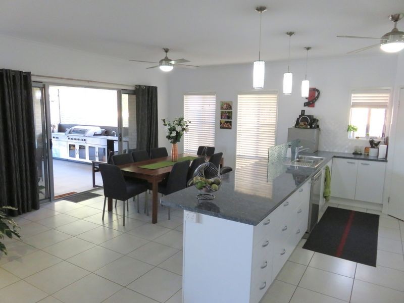 6 Irwin Place, Redland Bay QLD 4165
