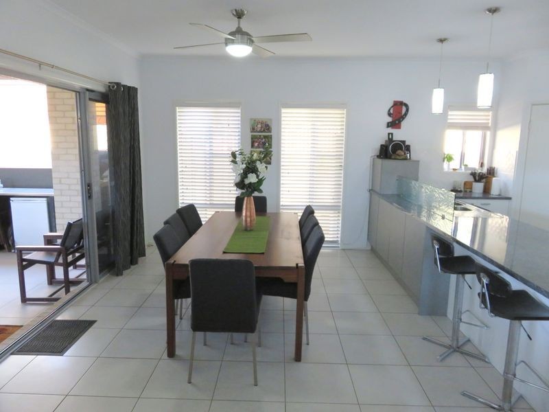 6 Irwin Place, Redland Bay QLD 4165