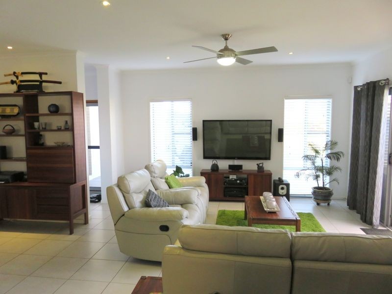 6 Irwin Place, Redland Bay QLD 4165