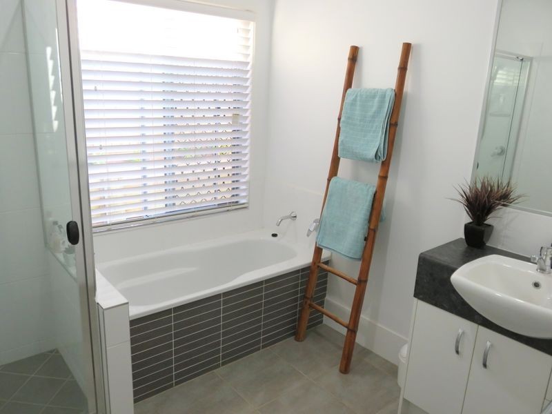 6 Irwin Place, Redland Bay QLD 4165