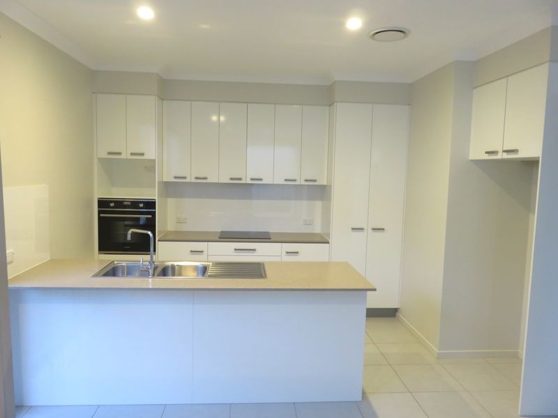 2/14 Bainbridge Street, Ormiston QLD 4160