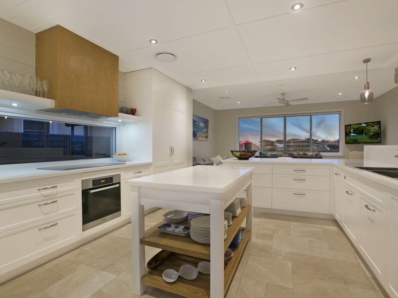 24 Voyagers Court, Raby Bay QLD 4163