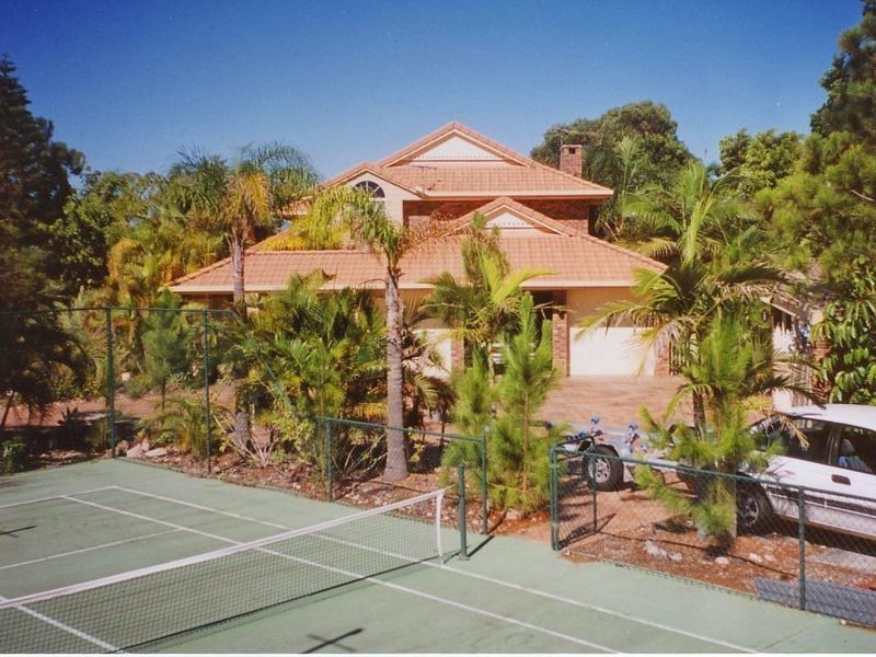 8-9 Binnacle Court, Raby Bay QLD 4163