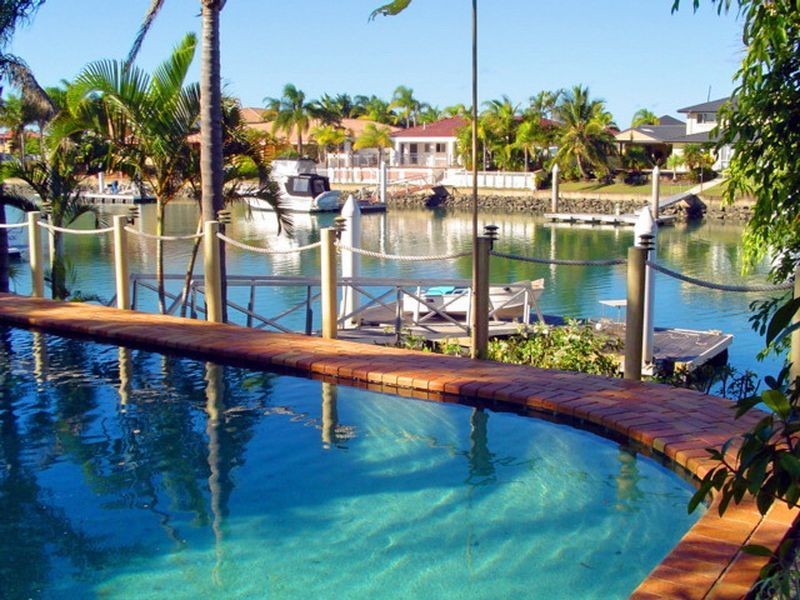 8-9 Binnacle Court, Raby Bay QLD 4163