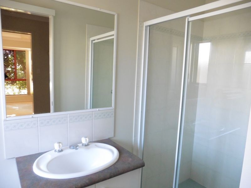 11 Camdre Court, Cleveland QLD 4163