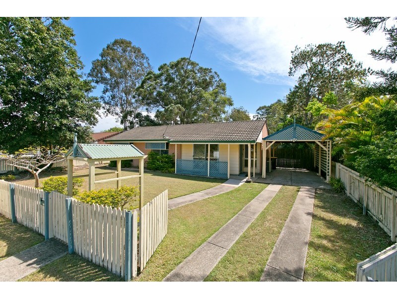 12 Tones Road, Mansfield QLD 4122