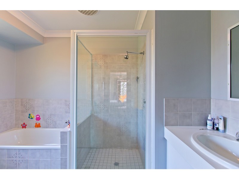 18 Sunshine Drive, Cleveland QLD 4163