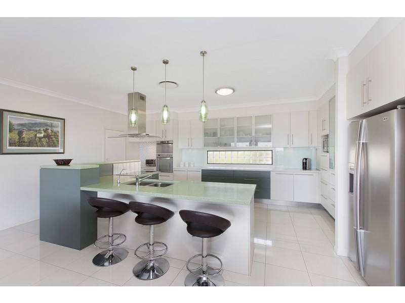 204 School Of Arts Road, Redland Bay QLD 4165