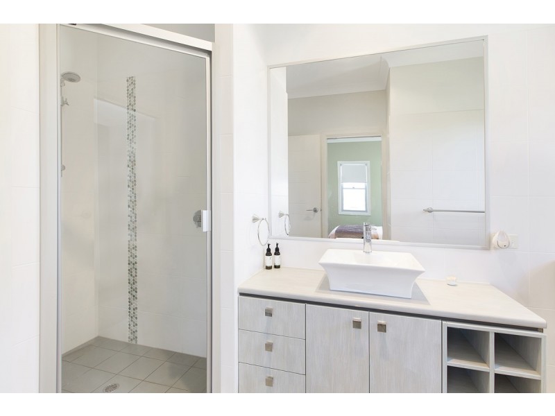 204 School Of Arts Road, Redland Bay QLD 4165