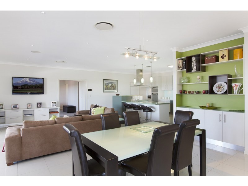 204 School Of Arts Road, Redland Bay QLD 4165