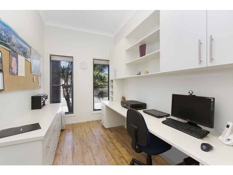 204 School Of Arts Road, Redland Bay QLD 4165