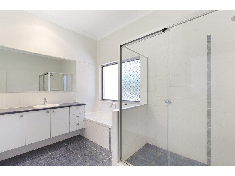 204 School Of Arts Road, Redland Bay QLD 4165