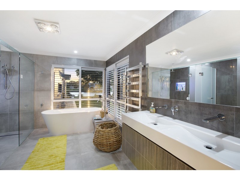 39 Plymouth Court, Raby Bay QLD 4163