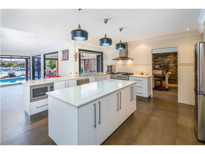 2 Seacrest Court, Raby Bay QLD 4163