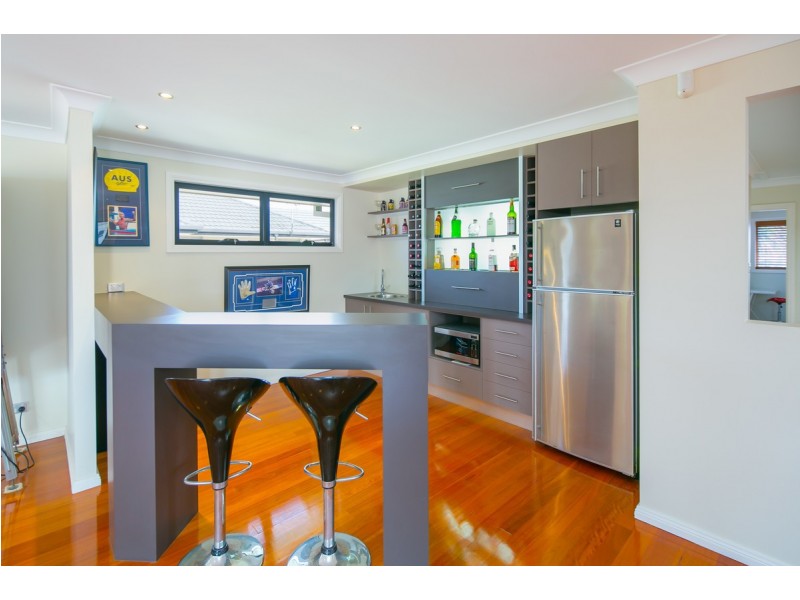 2 Seacrest Court, Raby Bay QLD 4163
