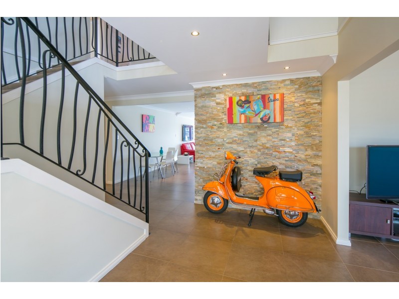 2 Seacrest Court, Raby Bay QLD 4163