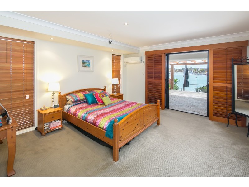 2 Seacrest Court, Raby Bay QLD 4163