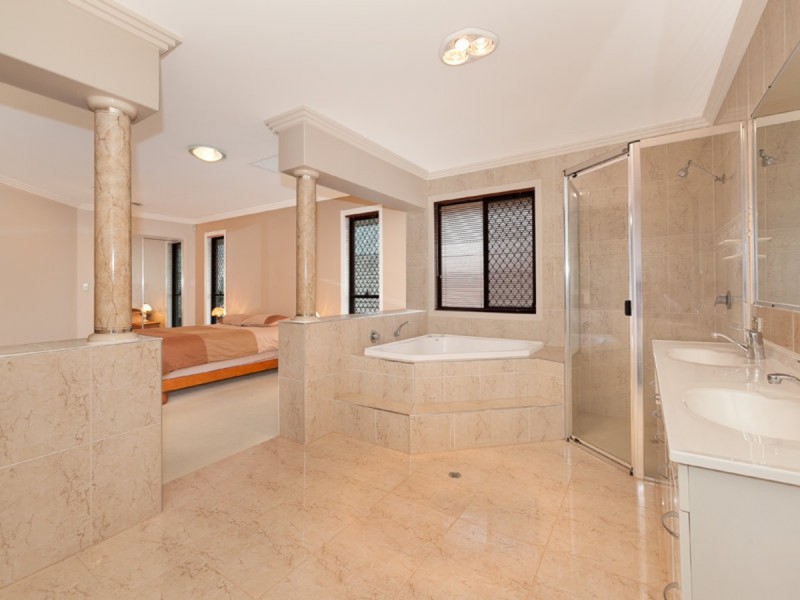 70 Belford Drive, Wellington Point QLD 4160