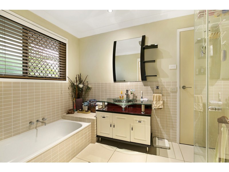 8 Penguin Street, Wellington Point QLD 4160