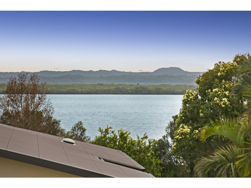 68 Penzance Drive, Redland Bay QLD 4165