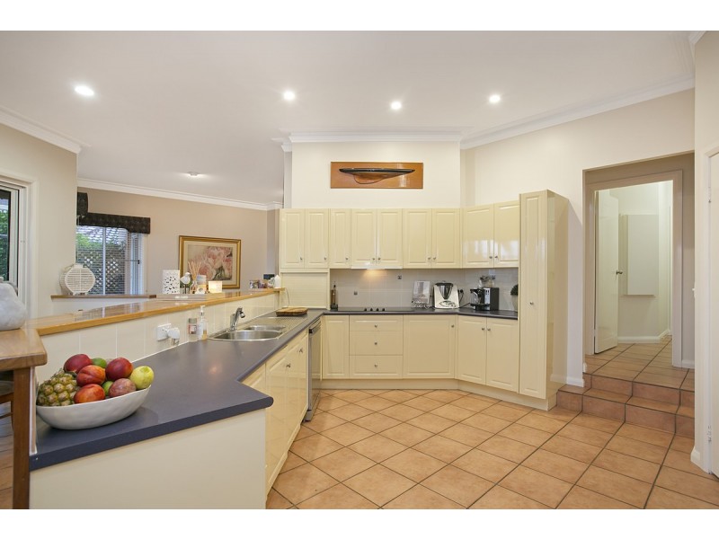 3 Esperance Court, Raby Bay QLD 4163