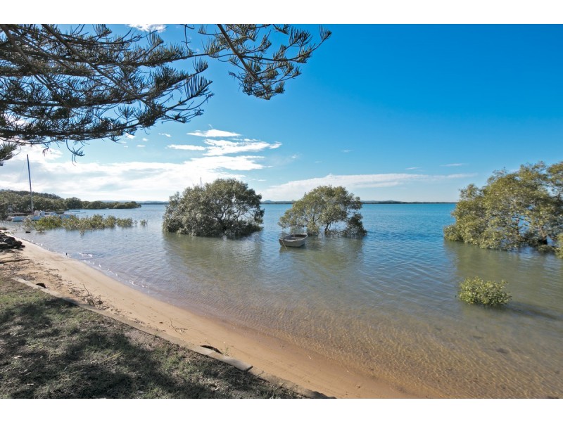 5A Waterfront Easement, Redland Bay QLD 4165