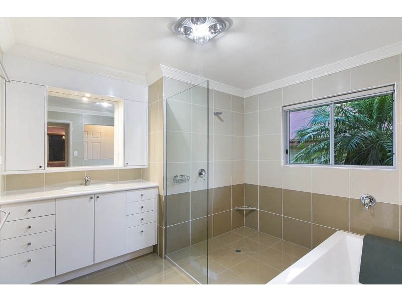 74 Shore Street East, Cleveland QLD 4163