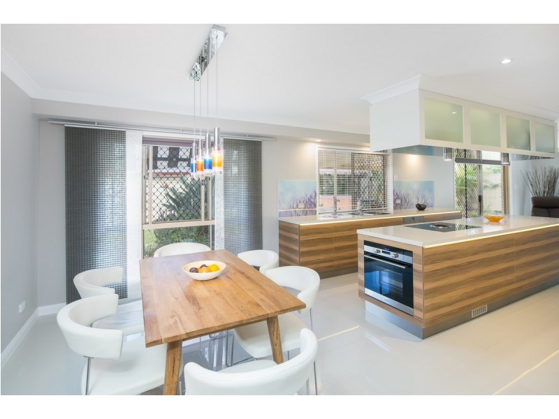 6 Vicki Place, Victoria Point QLD 4165