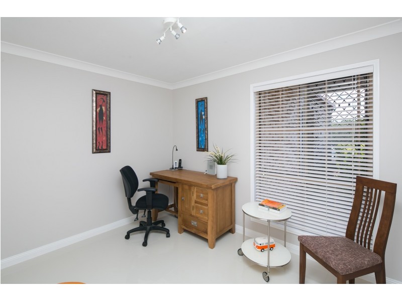 6 Vicki Place, Victoria Point QLD 4165