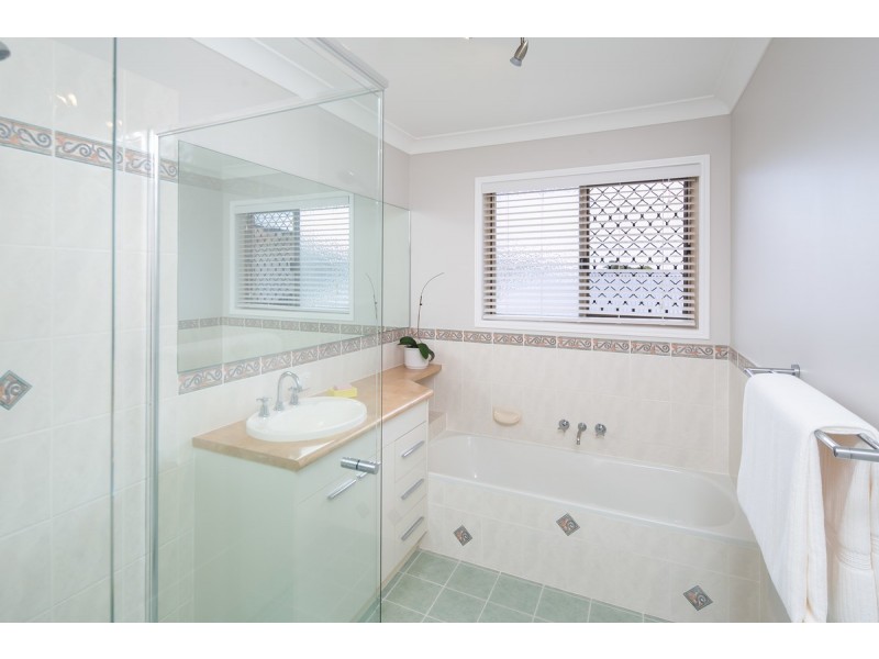 6 Vicki Place, Victoria Point QLD 4165