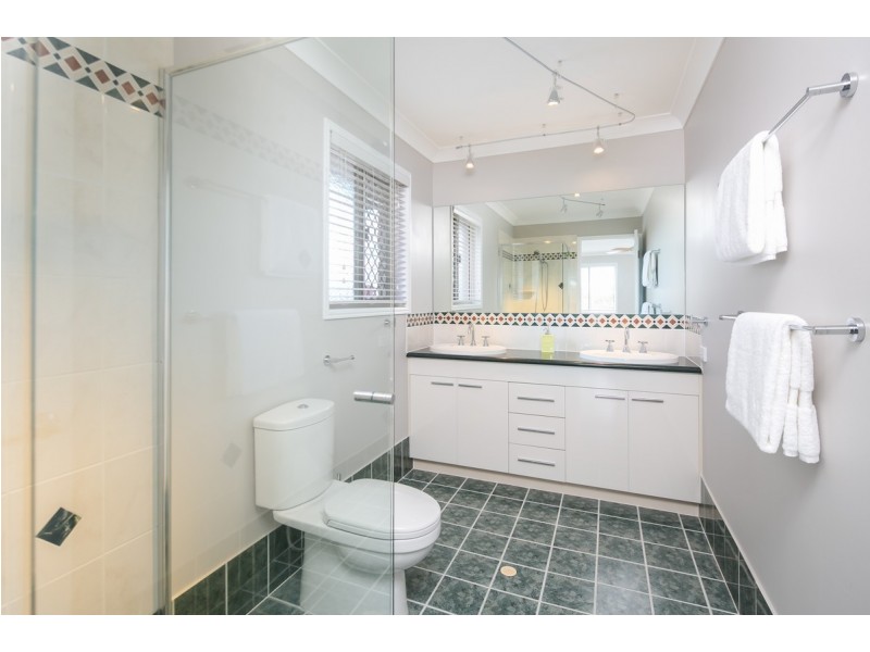 6 Vicki Place, Victoria Point QLD 4165