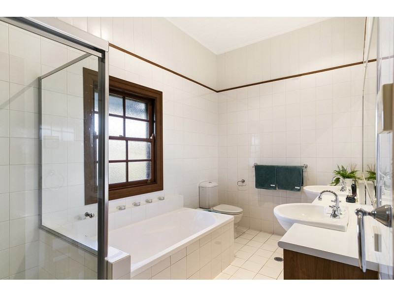 106 Passage Street, Cleveland QLD 4163