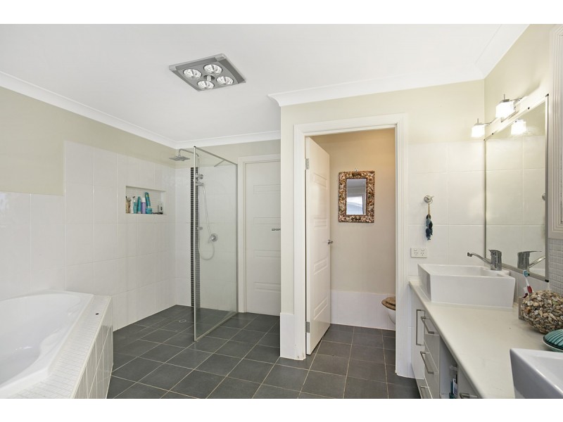 28 Waterville Drive, Thornlands QLD 4164